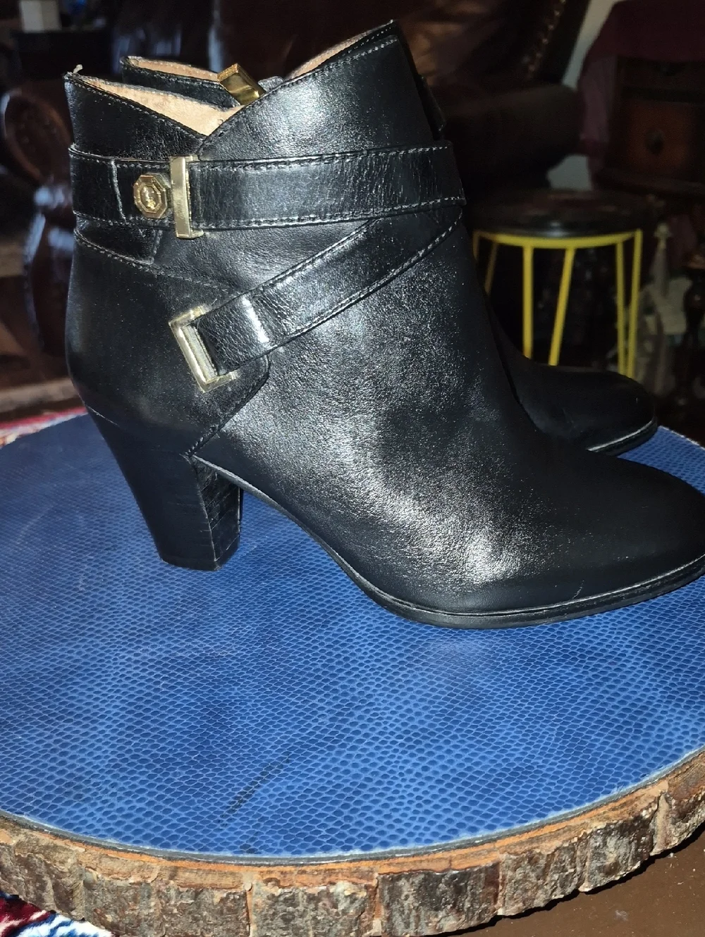 Louise et Cie Black Leather Ankle Booties with Buckle Detail Sz 7. (#812S)